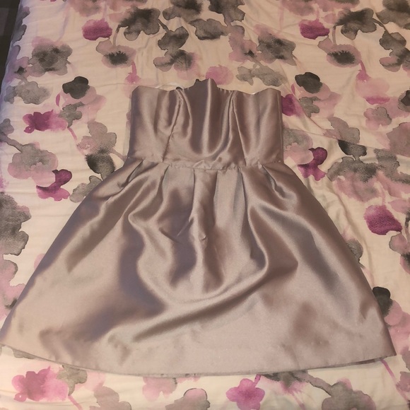 A goldish mini puff dress - Picture 1 of 3